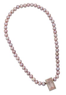 A CULTURED PEARL AND PINK TOPAZ NECKLACE, uniform pink cultured pearls knot