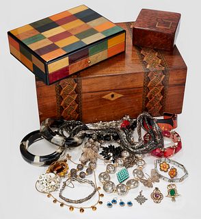 A QUANTITY OF COSTUME JEWELLERY, including A MIRIAM HASKELL WHITE GLASS FLO