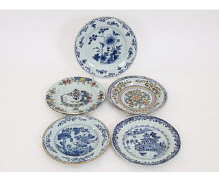 FIVE DELFT AND CHINESE PORCELAIN PLATES