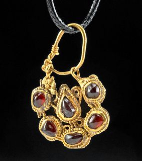 Fine Parthian Gold & Garnet Earring