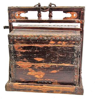 ANTIQUE CHINESE WOODEN TRUNK