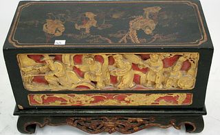 ANTIQUE CHINESE LACQUERED & GILDED CHINOISERIE BOX