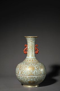 A Gilt Celadon Glaze Interlocking Lotus Globular Vase