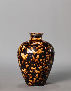 A Jizhou Kiln Hawkbill-Style Meiping Vase