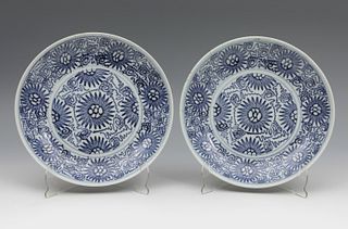 Pair of dishes. China s.XIX. 
In glazed porcelain.