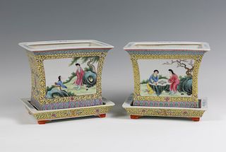 Pair of flower pots. China, Republican Period, first half of the twentieth century. 
Enameled porcelain.