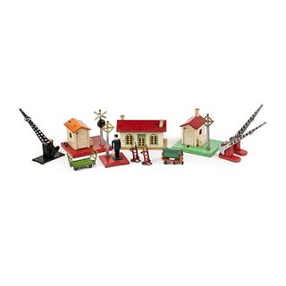 Lionel Lionel Town Station & RR Xing Accessories
