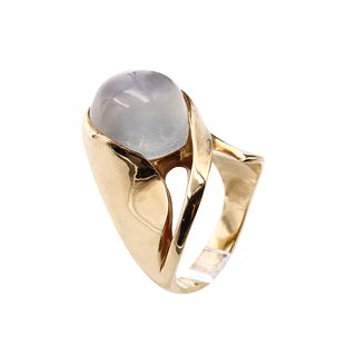 Moonstone & 18k Gold ring
