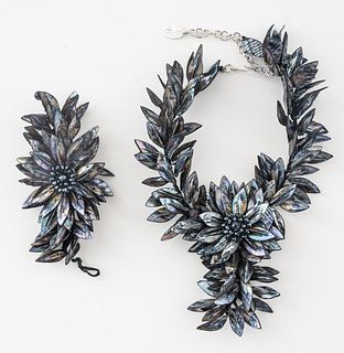 Vilaiwan Shell Floral Necklace & Bracelet Set