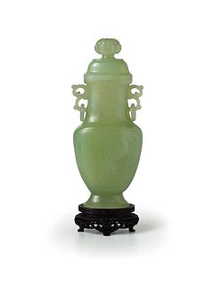 Small jade vase 