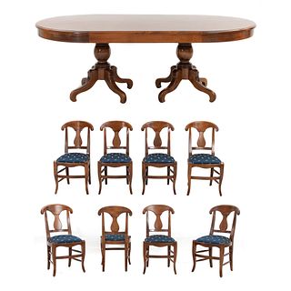Comedor. SXX. De la marca Chippendale. Elaborado en madera. Consta de: mesa y 8 sillas. Piezas: 9