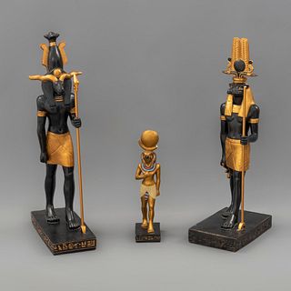 Lote de deidades egipcias. SXX. Elaboradas en resina moldeada y policromada. Marca Veronese. Consta de: Horus, Sobek y Khnum. Pzs: 3