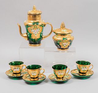 Juego de té, Italia, SXX. Elaborado en cristal de murano color verde con detalles en esmalte dorado. Piezas: 10