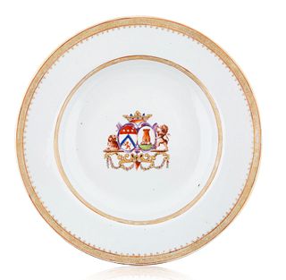 CHINESE EXPORT ARMORIAL PORCELAIN PLATE
