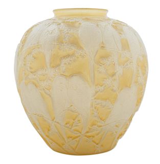 CONSOLIDATED LALIQUE-STYLE LOVEBIRDS GLASS VASE