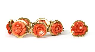 A gold carved coral ring and bracelet suite,