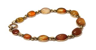 A gold agate bracelet,