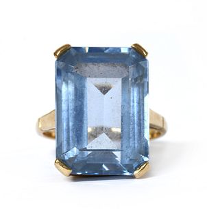 A gold single stone synthetic spinel ring,