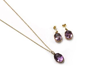 A gold single stone amethyst pendant and earrings suite,