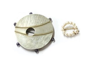 A silver and gold iolite brooch, by Linda Macdonald,