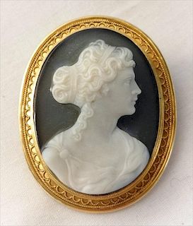 HARD STONE CAMEO IN 18K YELLOW GOLD FRAME