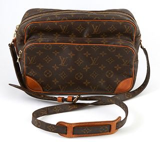 Louis Vuitton Brown Monogram Coated Canvas Nil Shoulder Bag, the adjustable strap with vachetta leather and brass accents, with front zip compartment 