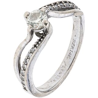 RING WITH DIAMONDS IN 14K WHITE GOLD 1 Brilliant cut diamonds ~0.30 ct Clarity: SI2-I1 and brilliant cut diamonds | ANILLO CON DIAMANTES EN ORO BLANCO