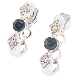 PAIR OF EARRINGS WITH SAPPHIRES AND DIAMONDS IN 14K WHITE GOLD Round cut sapphires ~0.20ct, 8x8 cut diamonds ~0.02 ct. Weight: 2.6g | PAR DE ARETES CO