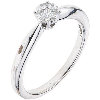 RING WITH DIAMONDS IN 18K WHITE GOLD Marquise and princess cut diamonds ~0.25 ct. Weight: 3.3 g. Size: 6 ¾ | ANILLO CON DIAMANTES EN ORO BLANCO DE 18K