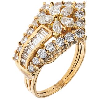 RING WITH DIAMONDS IN 18K YELLOW GOLD Baguette, marquise and brillante cut diamonds ~1.50 ct. Weight: 7.9 g. Size: 7 ½ | ANILLO CON DIAMANTES EN ORO A