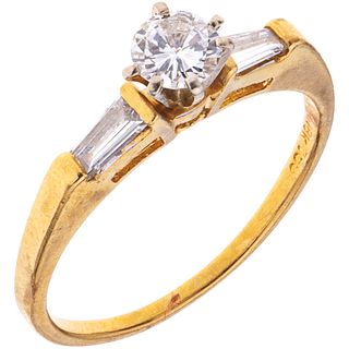 RING WITH DIAMONDS IN 18K YELLOW GOLD 1 brilliant cut diamond ~0.32ct Clarity:VS2-SI1, Trapezoid baguette cut diamonds | ANILLO CON DIAMANTES EN ORO A