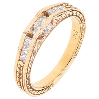 RING WITH DIAMONDS IN 14K YELLOW GOLD 1 Brilliant cut diamond ~0.35 ct Clarity: SI2-I1, Princess cut diamonds | ANILLO CON DIAMANTES EN ORO AMARILLO D