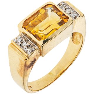 RING WITH CITRINE AND DIAMONDS IN 14K YELLOW GOLD 1 Rectangular cut citrin e~2.0ct, 8x8 cut diamonds ~0.06 ct. Weight:5.4g | ANILLO CON CITRINA Y DIAM