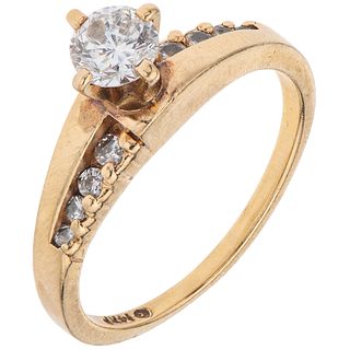 RING WITH DIAMONDS IN 14K YELLOW GOLD 1 Brilliant cut diamond~0.40ct Clarity: SI2-I1, Brilliant cut diamonds ~0.16ct | ANILLO CON DIAMANTES EN ORO AMA