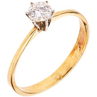 SOLITAIRE RING WITH DIAMOND IN 14K YELLOW GOLD 1 Brilliant cut diamond ~0.40 ct Clarity: I1-I2. Size: 9 ¼ | ANILLO SOLITARIO CON DIAMANTE EN ORO AMARI