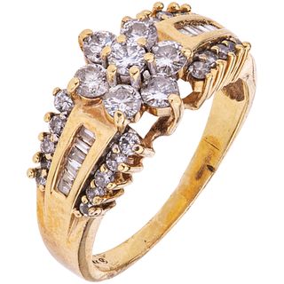 RING WITH DIAMONDS IN 14K YELLOW GOLD Brilliant and trapezoid baguette cut diamonds ~1.50 ct. Weight: 7.0 g. Size: 10 ½ |ANILLO CON DIAMANTES EN ORO A