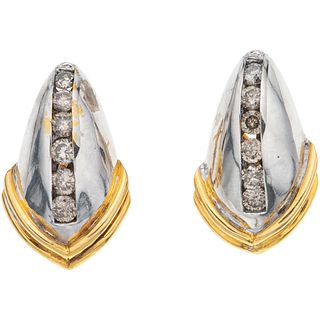 PAIR OF EARRINGS WITH DIAMONDS IN 18K YELLOW GOLD Brilliant cut diamonds ~1.20 ct. Weight: 15.9 g | PAR DE ARETES CON DIAMANTES EN ORO AMARILLO DE 18K