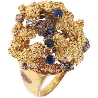 RING WITH SAPPHIRES AND DIAMONDS IN 18K YELLOW GOLD Round cut sapphires ~0.20 ct, Diamonds (different cuts), Size: 8 ½ | ANILLO CON ZAFIROS Y DIAMANTE