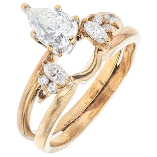 RING WITH DIAMONDS IN 14K YELLOW GOLD 1 Pear cut diamond ~0.70 ct Clarity: SI2-I1, Diamonds (different cuts) | ANILLO CON DIAMANTES EN ORO AMARILLO DE