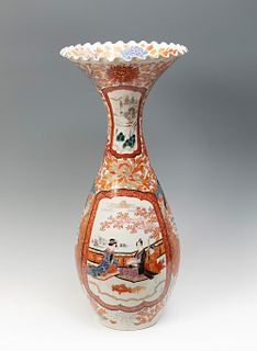 Imari vase; Japan, early twentieth century. Polychrome porcelain.