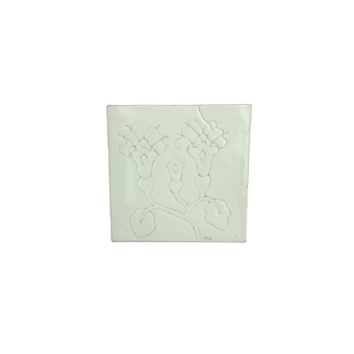 Elegant white and white flowered tile. 65 pieces. They can be purchased in groups of ten. 