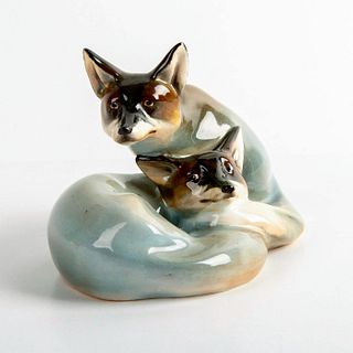 Royal Doulton Figurine, Foxes Curled HN117