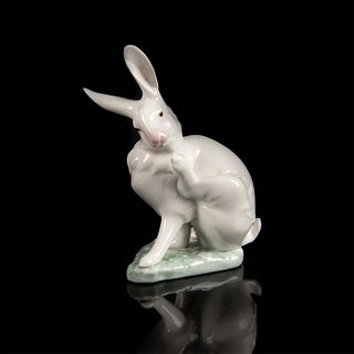 Washing Up 1005887 - Lladro Porcelain Figurine