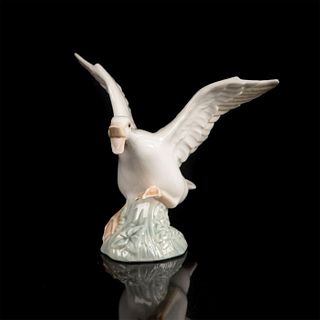 Duck Jumping 1001265 - Lladro Porcelain Figurine
