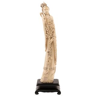 LADY WITH FLOWERS, CHINA, Ca. 1900, Carved in ivory, sgraffito and inked. Includes wood base, 29.5" (75 cm) tall | DAMA CON FLORES CHINA, Ca. 1900 Tal