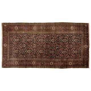 KIRMAN STYLE RUG IRAN, EARLY 20TH CENTURY Hand-knotted with natural dyes in blue and beige colors  109.4 x 59.8" (278 x 152 cm) | TAPETE ESTILO KIRMAN