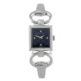 GUCCI - a lady's 120 bracelet watch. Stainless steel case. Numbered 12302252. Signed quartz movement