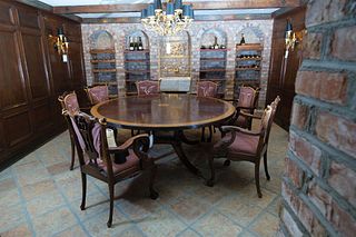Round Sheraton Revival Table - w/crouch Mahogany Veneer