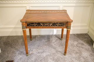 John Widdicomb side table w/book matched mahogany veneer w/cookie cutter corners