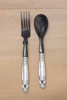 A silver/metalware-handled and horn serving/salad spoon and fork,